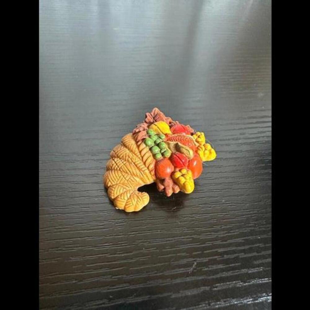 Vintage collectable Hallmark Cornucopia Pin - Festive Thanksgiving Accessory